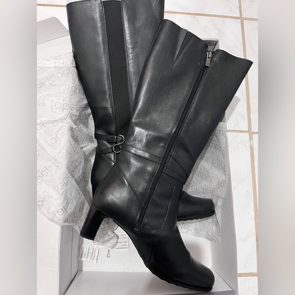 Black Leather Boots with Comfortable Fit and Stylish Design - Picture 6 of 12